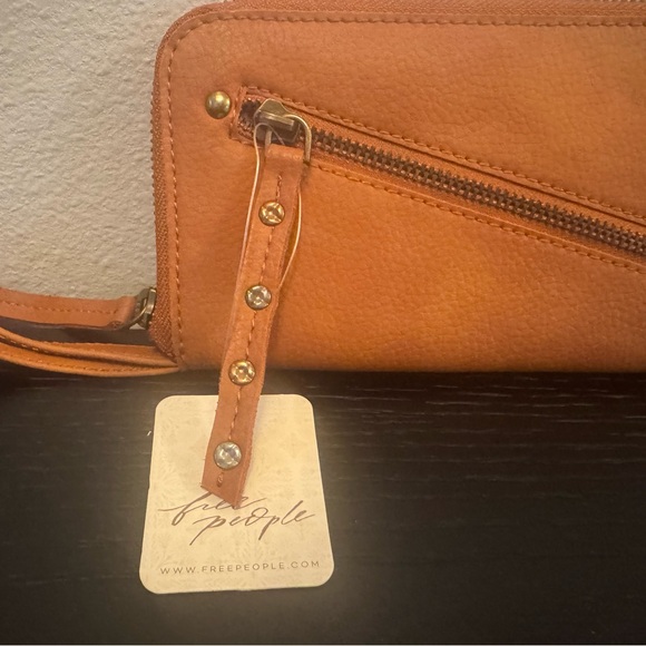 Free People Wristlet Wallet NWT - Picture 2 of 6